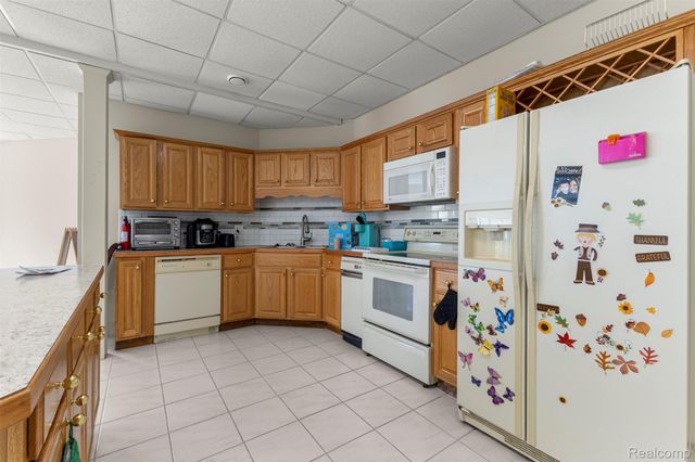 26143 E River Road, Grosse Ile Township, MI 48138