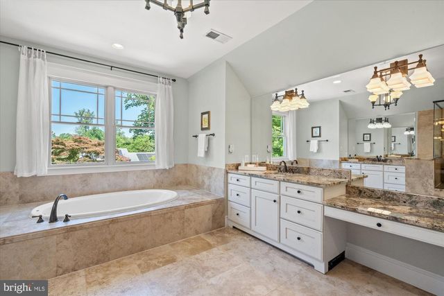 3939 N WAKEFIELD ST, Arlington, VA 22207