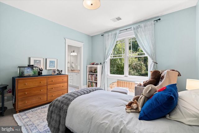 3939 N WAKEFIELD ST, Arlington, VA 22207