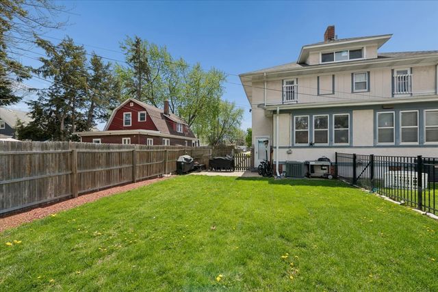 362 Evans Avenue, Aurora, IL 60505