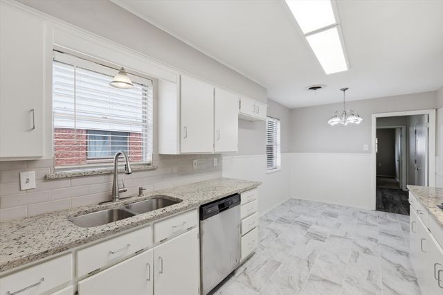 713 Waggoner Drive, Arlington, TX 76013