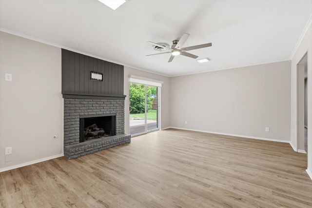 713 Waggoner Drive, Arlington, TX 76013