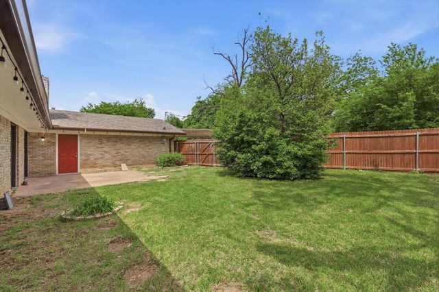 713 Waggoner Drive, Arlington, TX 76013