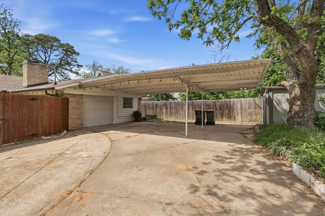 713 Waggoner Drive, Arlington, TX 76013