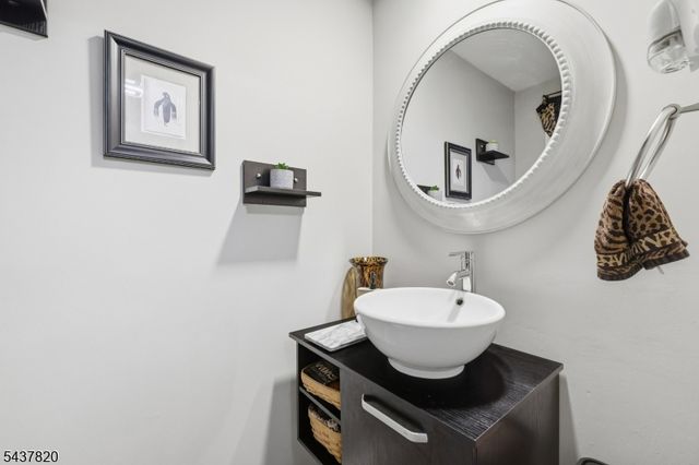 58 Oriole Dr, Allamuchy Twp., NJ 07840