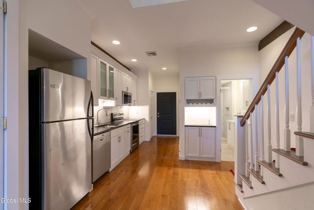 37 Clark Street APT 4, Saratoga Springs, NY 12866