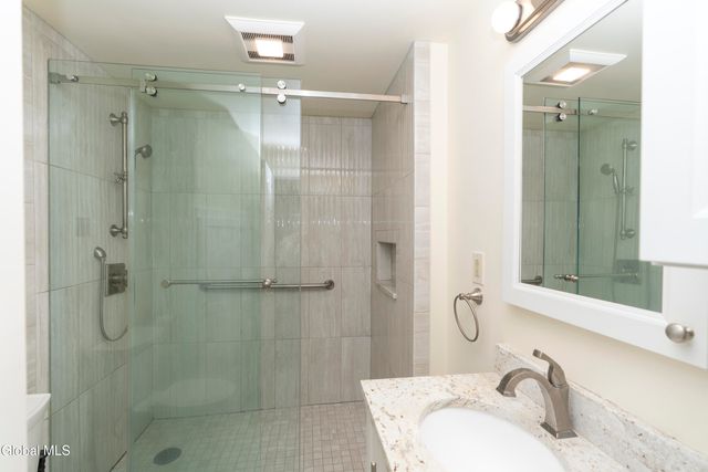37 Clark Street APT 4, Saratoga Springs, NY 12866