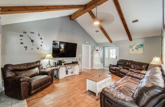 1139 County Road 2103, Weimar, TX 78962