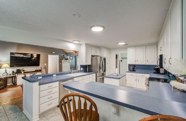 1139 County Road 2103, Weimar, TX 78962