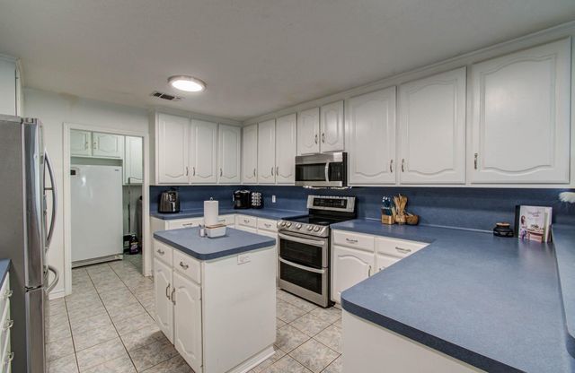 1139 County Road 2103, Weimar, TX 78962