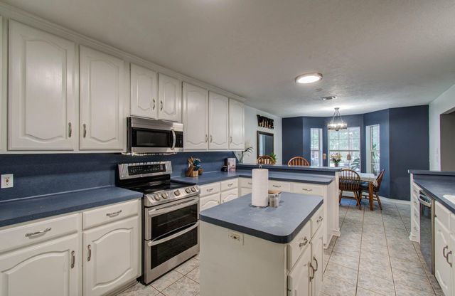 1139 County Road 2103, Weimar, TX 78962