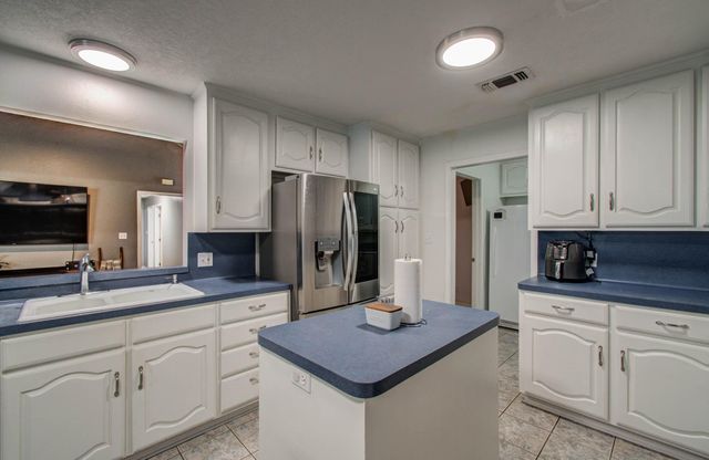 1139 County Road 2103, Weimar, TX 78962