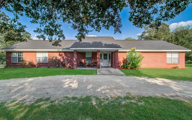 1139 County Road 2103, Weimar, TX 78962