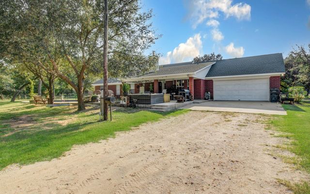 1139 County Road 2103, Weimar, TX 78962