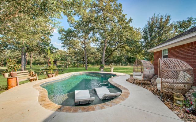 1139 County Road 2103, Weimar, TX 78962