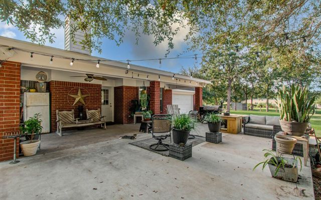 1139 County Road 2103, Weimar, TX 78962