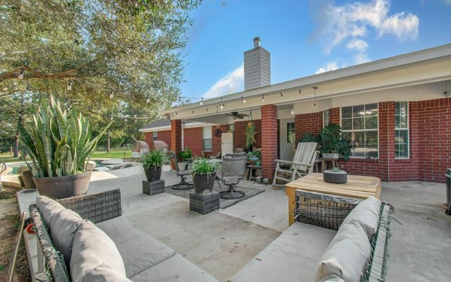 1139 County Road 2103, Weimar, TX 78962