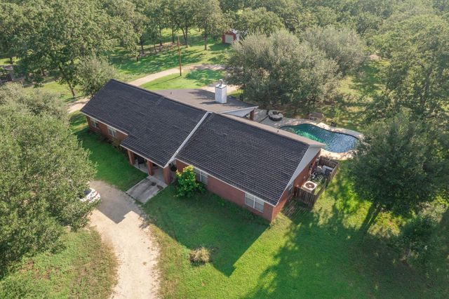 1139 County Road 2103, Weimar, TX 78962