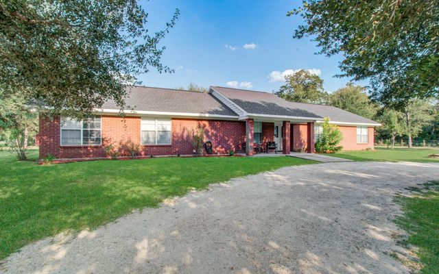 1139 County Road 2103, Weimar, TX 78962