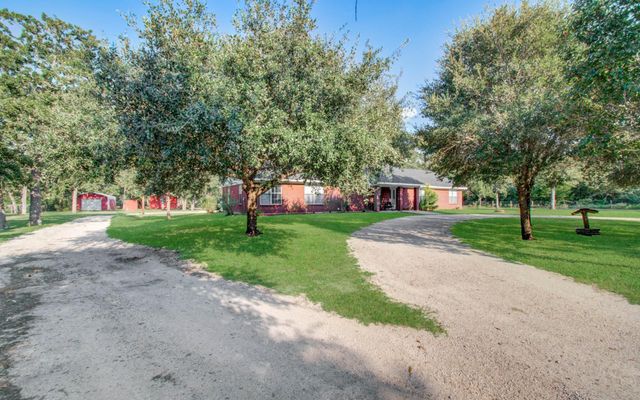 1139 County Road 2103, Weimar, TX 78962