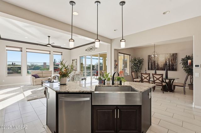 2504 E Josephine View Drive, Green Valley, AZ 85614