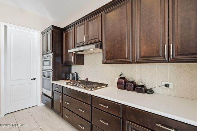 2504 E Josephine View Drive, Green Valley, AZ 85614