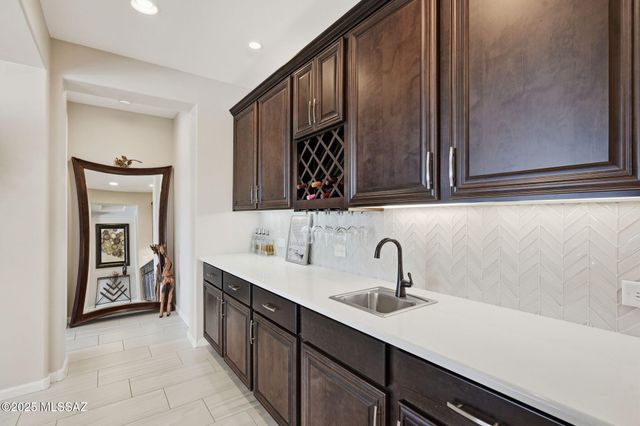 2504 E Josephine View Drive, Green Valley, AZ 85614