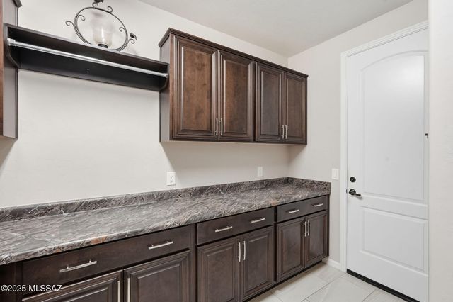 2504 E Josephine View Drive, Green Valley, AZ 85614