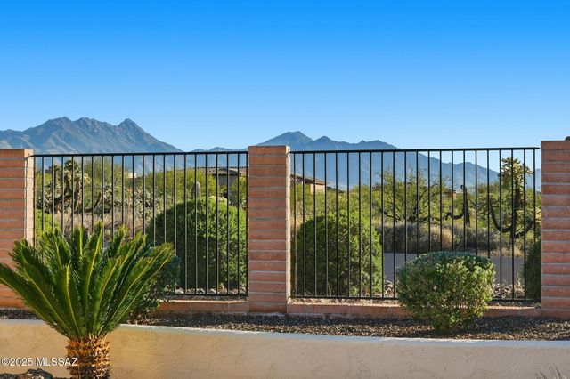 2504 E Josephine View Drive, Green Valley, AZ 85614