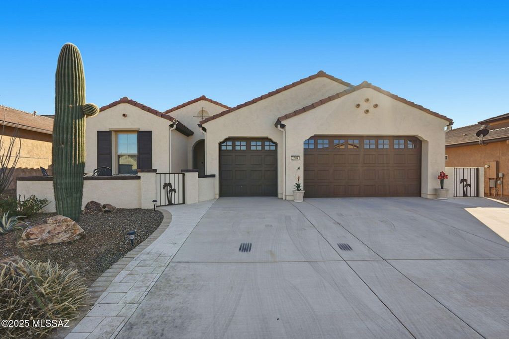 2504 E Josephine View Drive, Green Valley, AZ 85614
