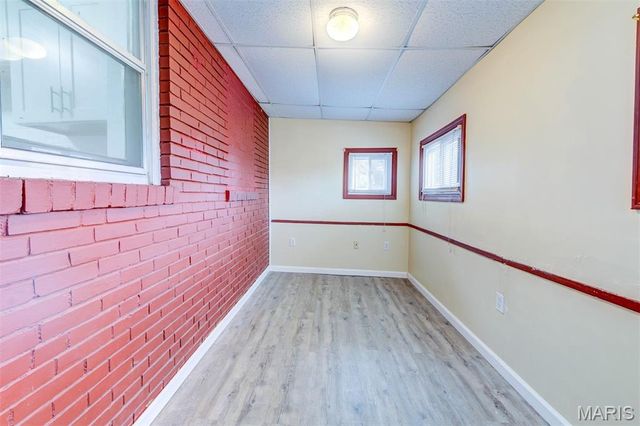7710 Saint Albans Avenue, St Louis, MO 63117