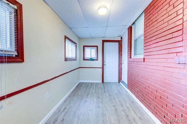 7710 Saint Albans Avenue, St Louis, MO 63117