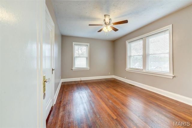 7710 Saint Albans Avenue, St Louis, MO 63117