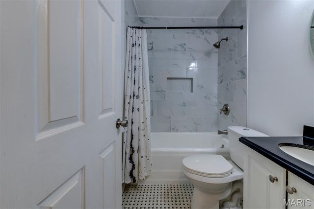 7710 Saint Albans Avenue, St Louis, MO 63117