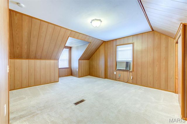 7710 Saint Albans Avenue, St Louis, MO 63117