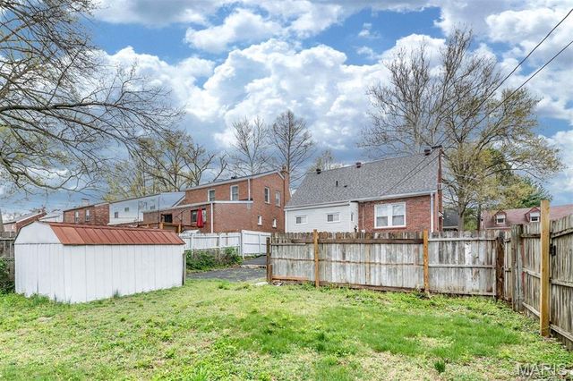 7710 Saint Albans Avenue, St Louis, MO 63117