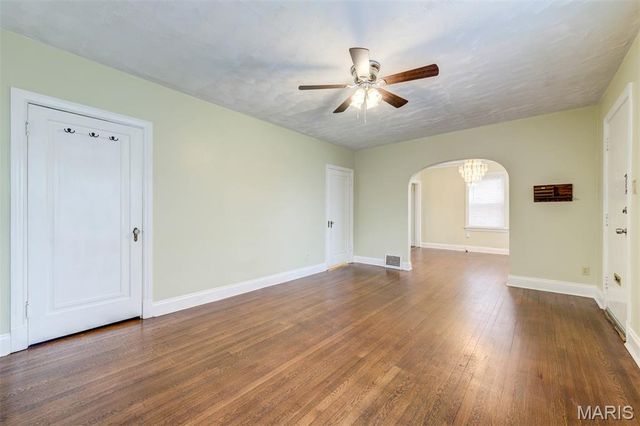 7710 Saint Albans Avenue, St Louis, MO 63117