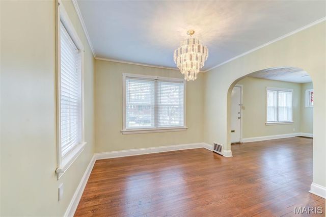 7710 Saint Albans Avenue, St Louis, MO 63117