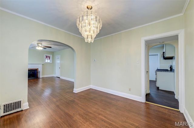 7710 Saint Albans Avenue, St Louis, MO 63117