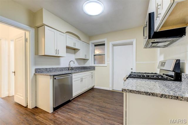 7710 Saint Albans Avenue, St Louis, MO 63117