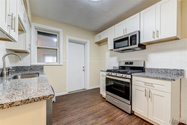 7710 Saint Albans Avenue, St Louis, MO 63117