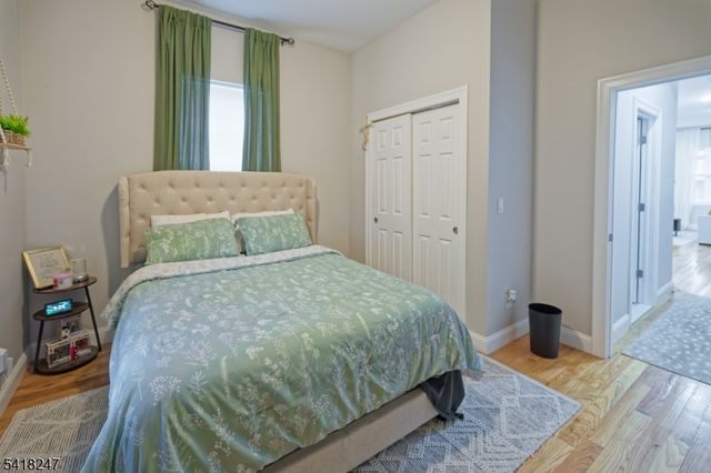 81 N Grove St 3, East Orange City, NJ 07017