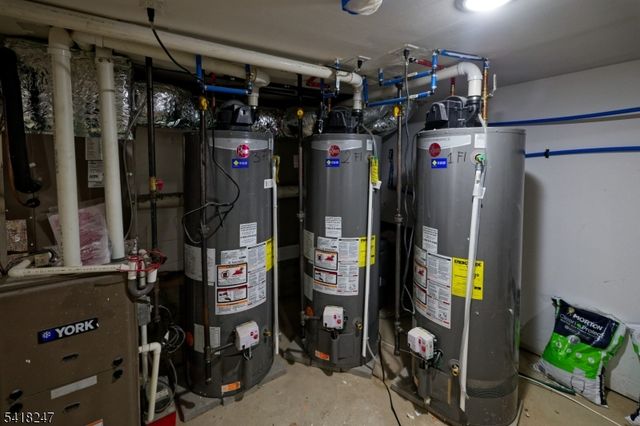 81 N Grove St 3, East Orange City, NJ 07017