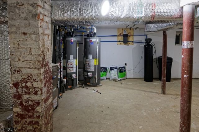 81 N Grove St 3, East Orange City, NJ 07017