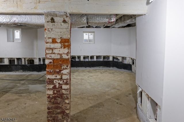 81 N Grove St 3, East Orange City, NJ 07017