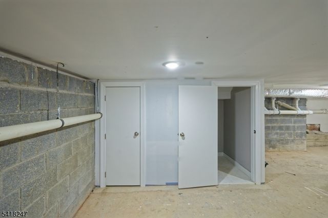 81 N Grove St 3, East Orange City, NJ 07017