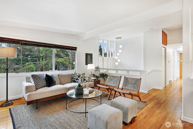 14627 SE Newport Way, Bellevue, WA 98006