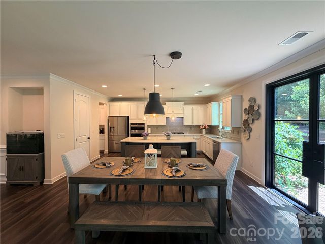 5070 Watersail Way, Lake Wylie, SC 29710