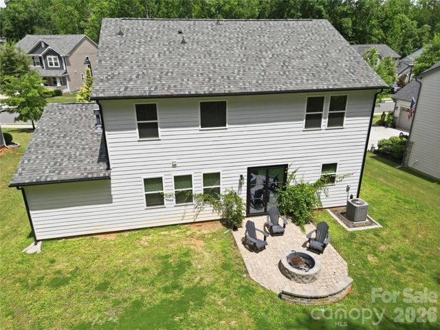 5070 Watersail Way, Lake Wylie, SC 29710