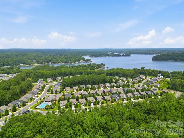5070 Watersail Way, Lake Wylie, SC 29710
